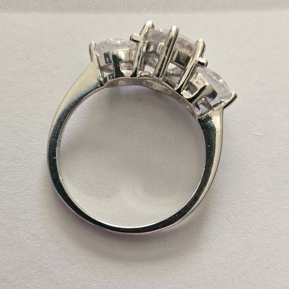 Elegant Silver Triple Stone Ring - Picture 10 of 10